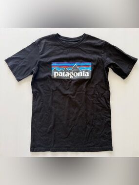 Patagonia Logo Black Organic Cotton Kids Short sleeve Shirt XL 14